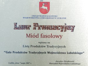 Laur promocyjny za miód fasolowy na Gali Produktów Tradycyjnych Województwa Lubelskiego.